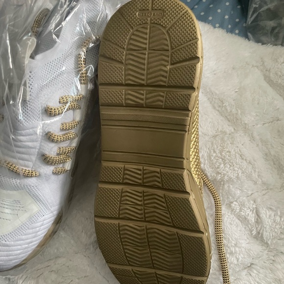 Shoe - Picture 4 of 8